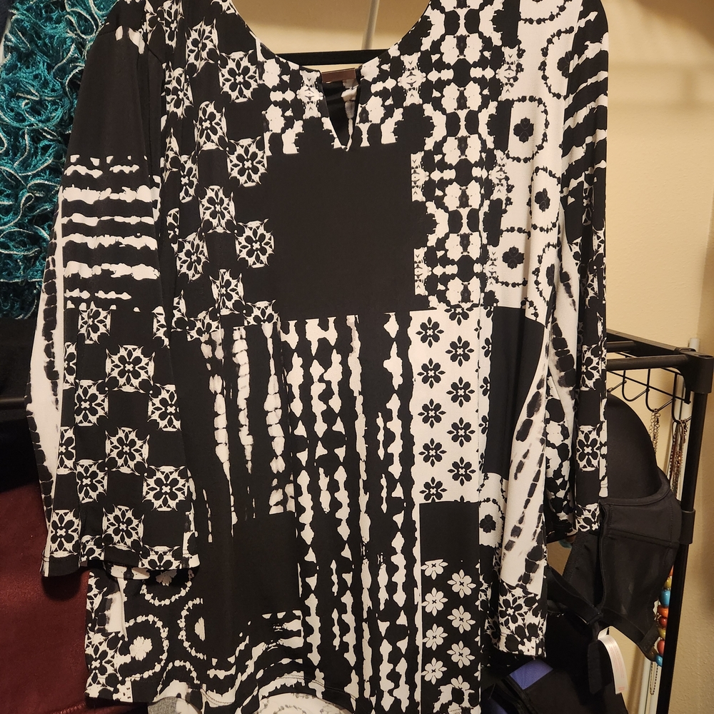 Black and White Geometric Pattern Blouse